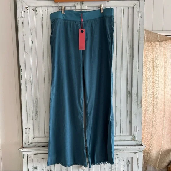NWT XCVI Teal Hydra Flare Pant in sz L Large little smudge - Picture 4 of 13